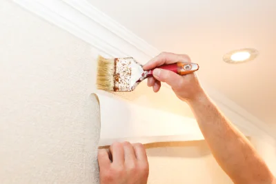 Pose de papier peint à Saussenac — revêtements muraux et toiles de verre